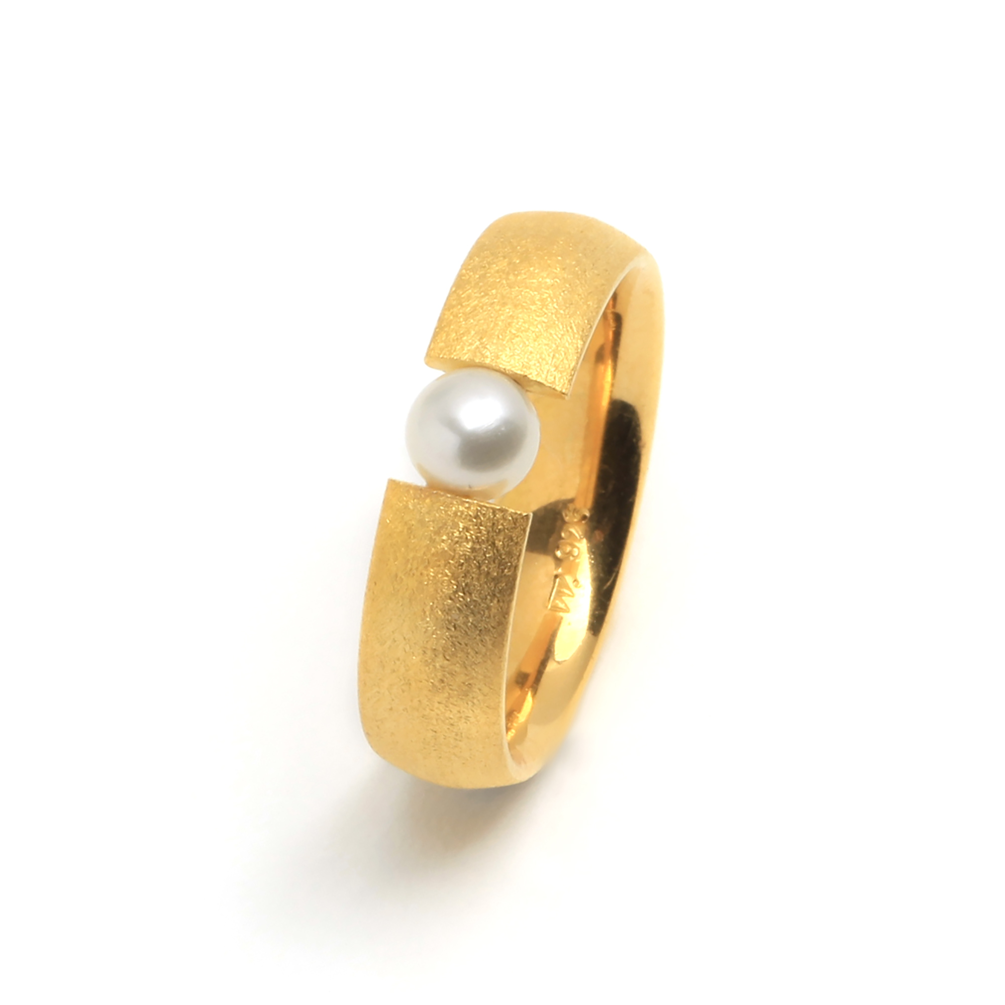 BERND WOLF Enno-Ring 24-Karat goldplattiert mit Süsswasser-Perle, Damenring Größe 56, Silber 925