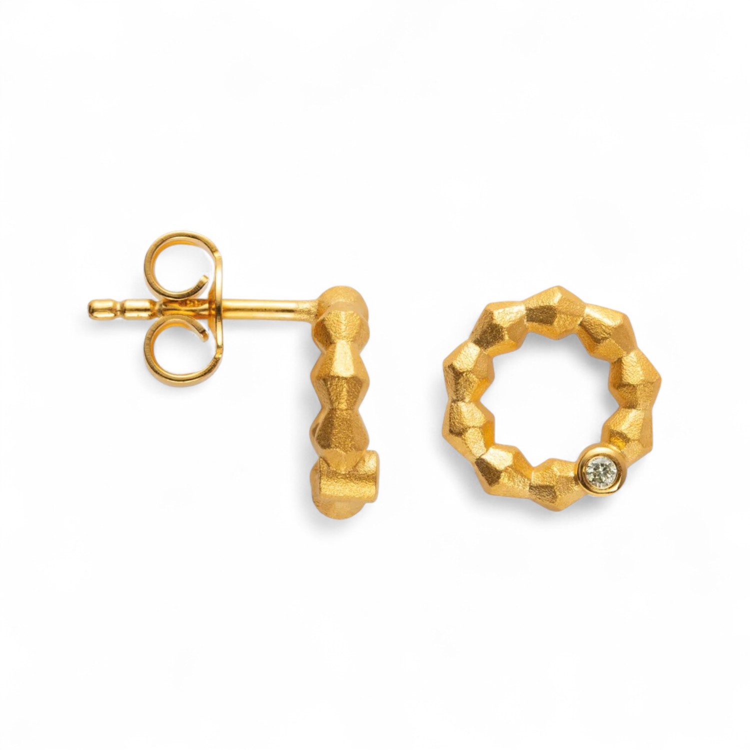 Ohrstecker Golden Circle von Bastian – vergoldeter Silber-Schmuck mit 1 Brillant, Ø 10mm, für Damen in