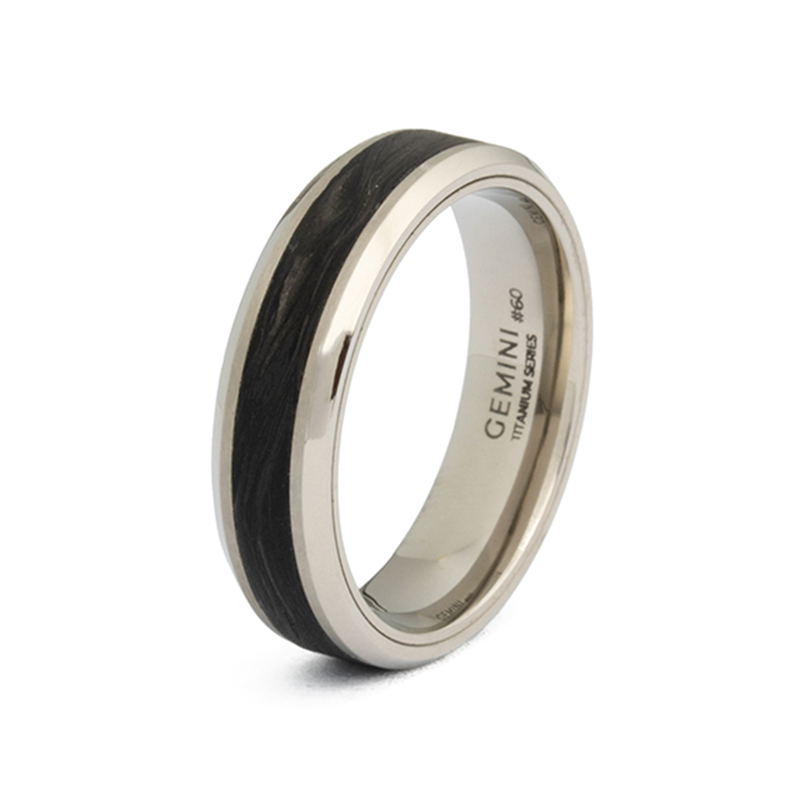 GEMINI Silberfarbener Titanring 6mm mit Forged Carbon für Herren, Größe 62, elegant und modern