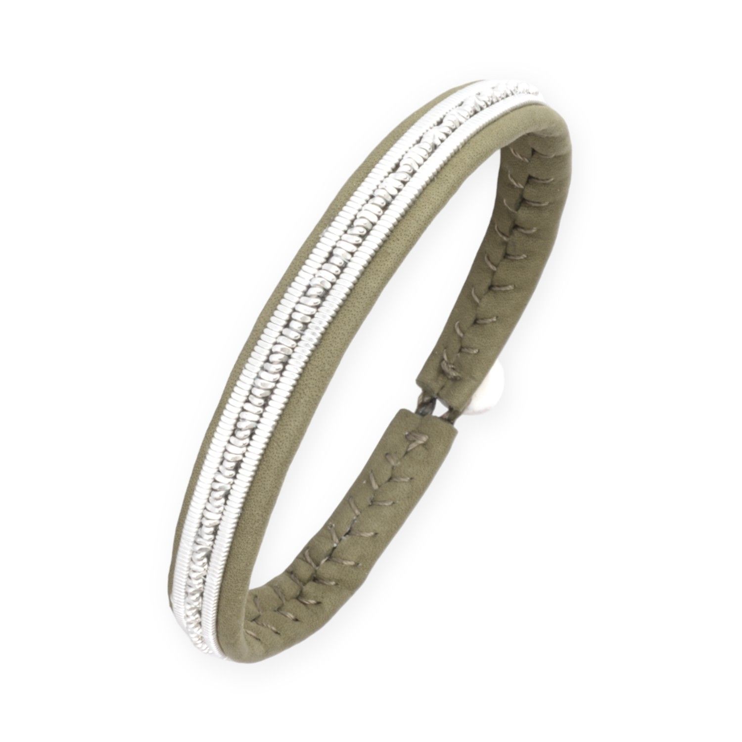 Saami Crafts Lederarmband oliv für Damen, 8mm, 18cm lang, grüner Armschmuck mit silberfarbenen Akzenten